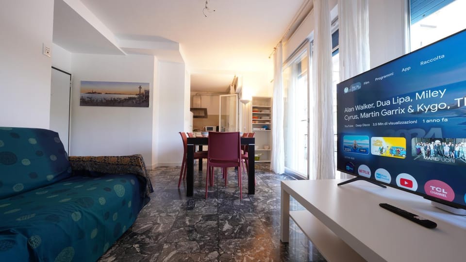 TV and multimedia, Living room, Dining area