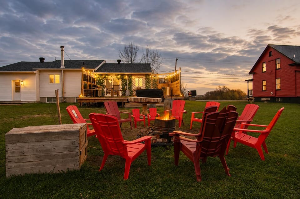 Domaine pour 27 pers avec SPA et GRANGE Festive House in Quebec