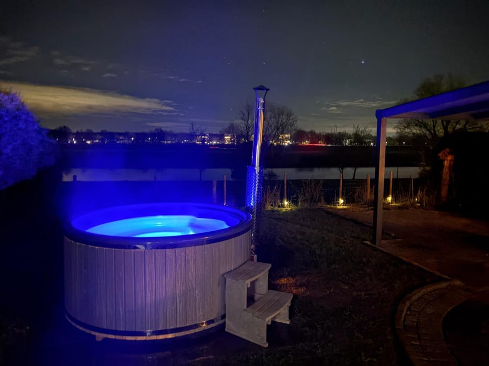 Night, Natural landscape, Hot Tub, Pool view, Swimming pool
