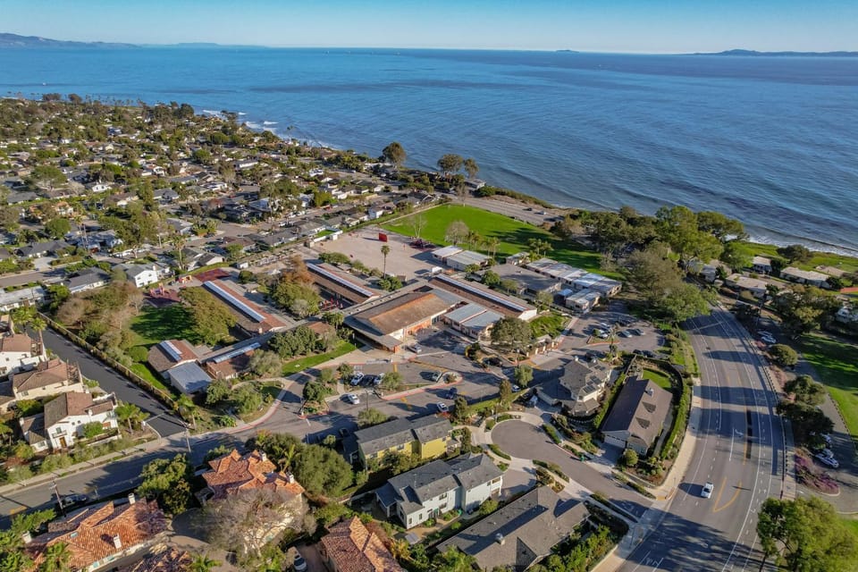 Lighthouse Dreams by Paradise Retreats Villa in Santa Barbara