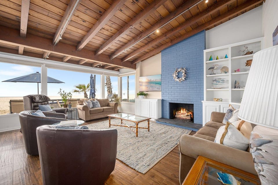 Luxurious Oceanfront Home with Incredible Views House in Balboa Peninsula