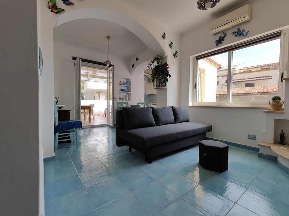 Communal lounge/ TV room, Bed, TV and multimedia, Living room, Dining area, air conditioner