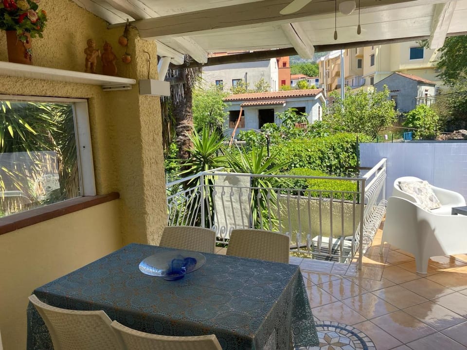 Property building, Solarium, Dining area, Inner courtyard view