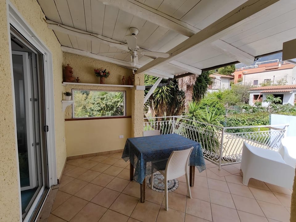 Property building, Summer, Solarium, Dining area, Pets, Pets, Pets, Breakfast, Lunch, pet friendly, pet friendly