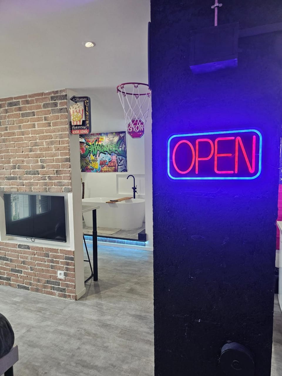 1988 NEW YORK Baignoire ilot et video projecteur Apartment in Grenoble