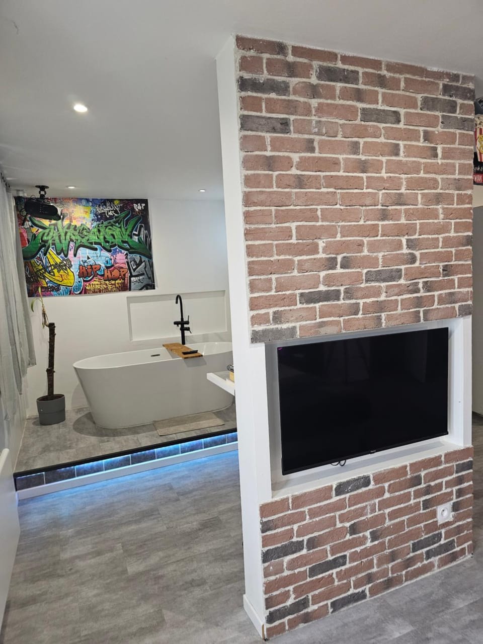 1988 NEW YORK Baignoire ilot et video projecteur Apartment in Grenoble