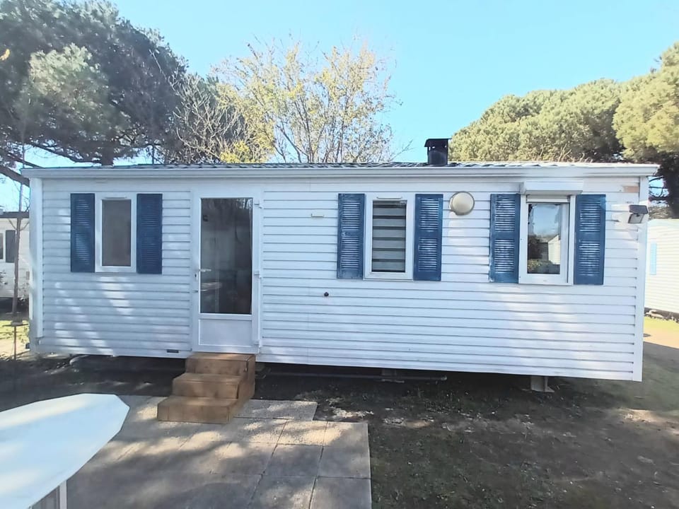 La Baie de la tranquilité Campground/ 
RV Resort in Nouvelle-Aquitaine
