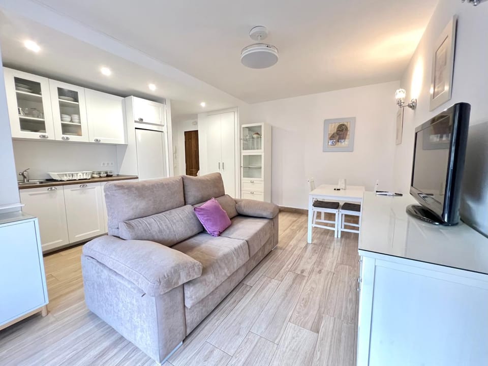 TV and multimedia, Living room, Dining area