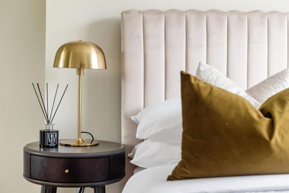 Bed, Living room, Bedroom