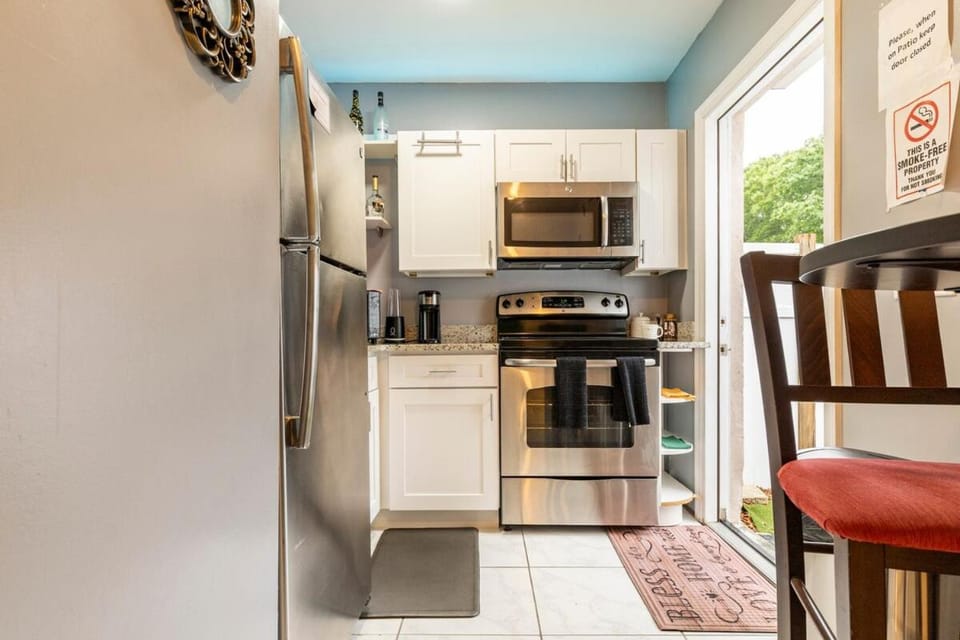 Kitchen or kitchenette, Dining area, dishwasher, oven, stove