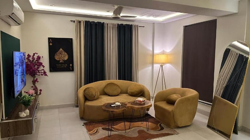 TV and multimedia, Living room, Seating area, air conditioner