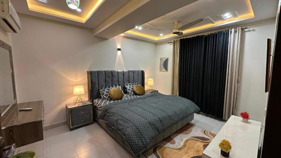 Bed, Photo of the whole room, Bedroom, air conditioner