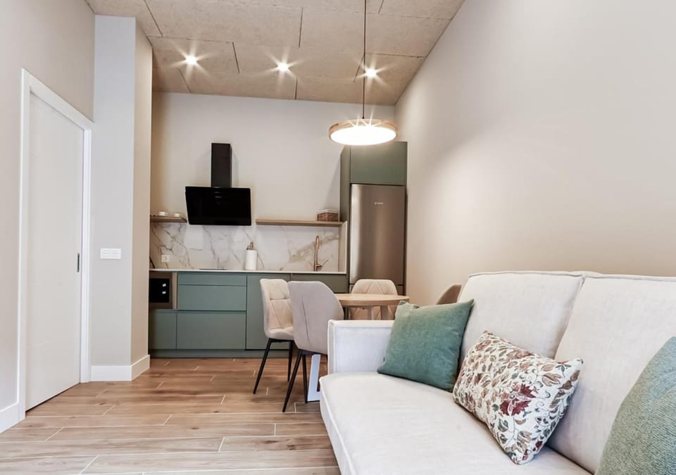 Kitchen or kitchenette, Living room, Seating area, Dining area, stove