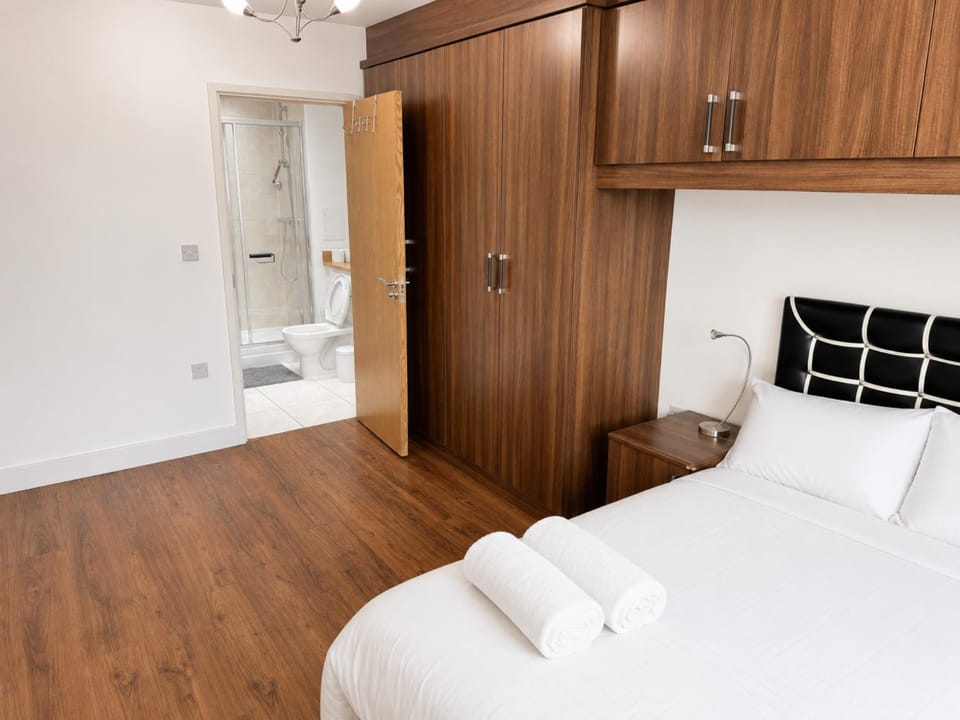Bed, Bathroom, Photo of the whole room, Bedroom, towels, wardrobe