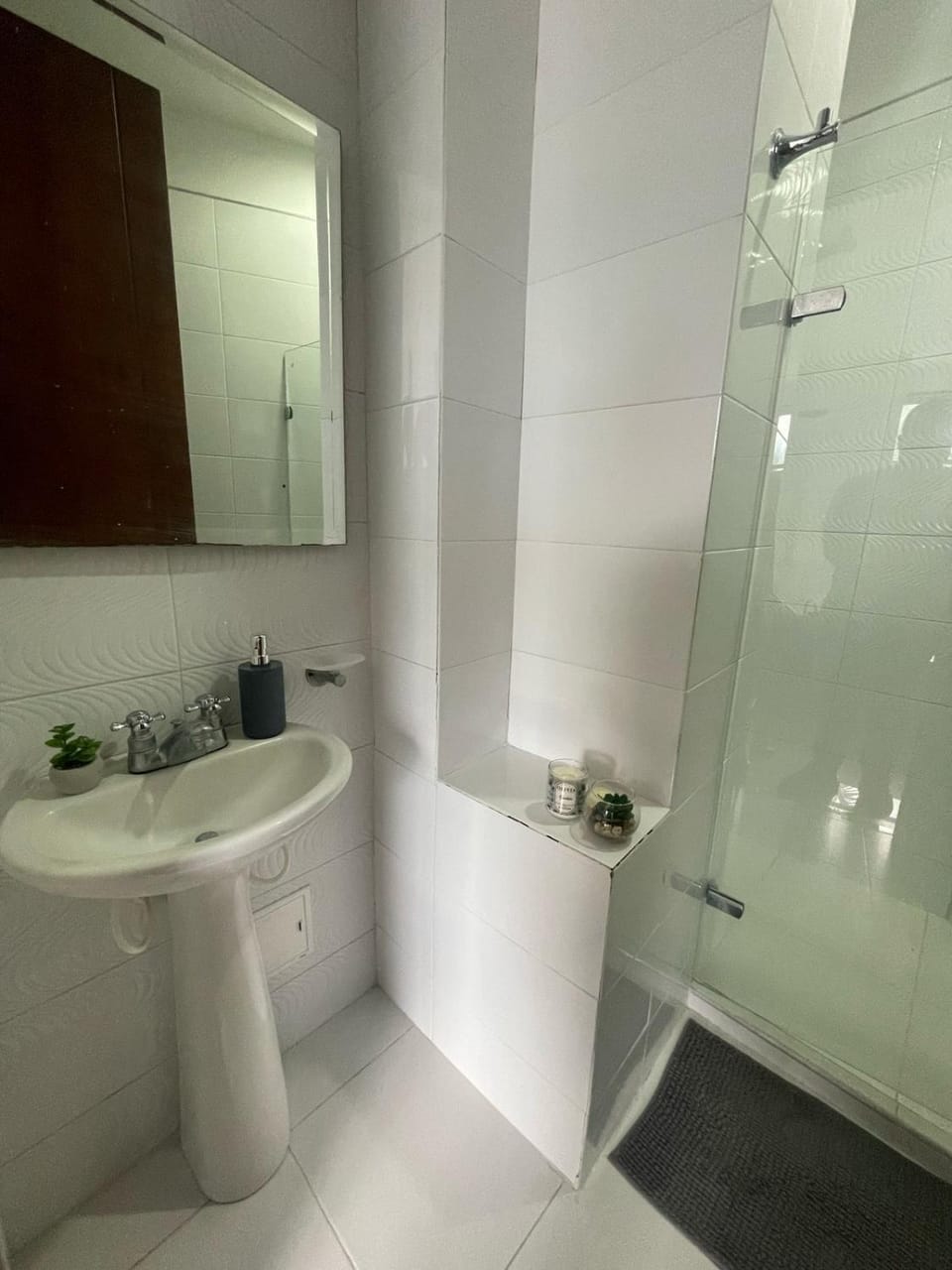 Shower, Bathroom, towels