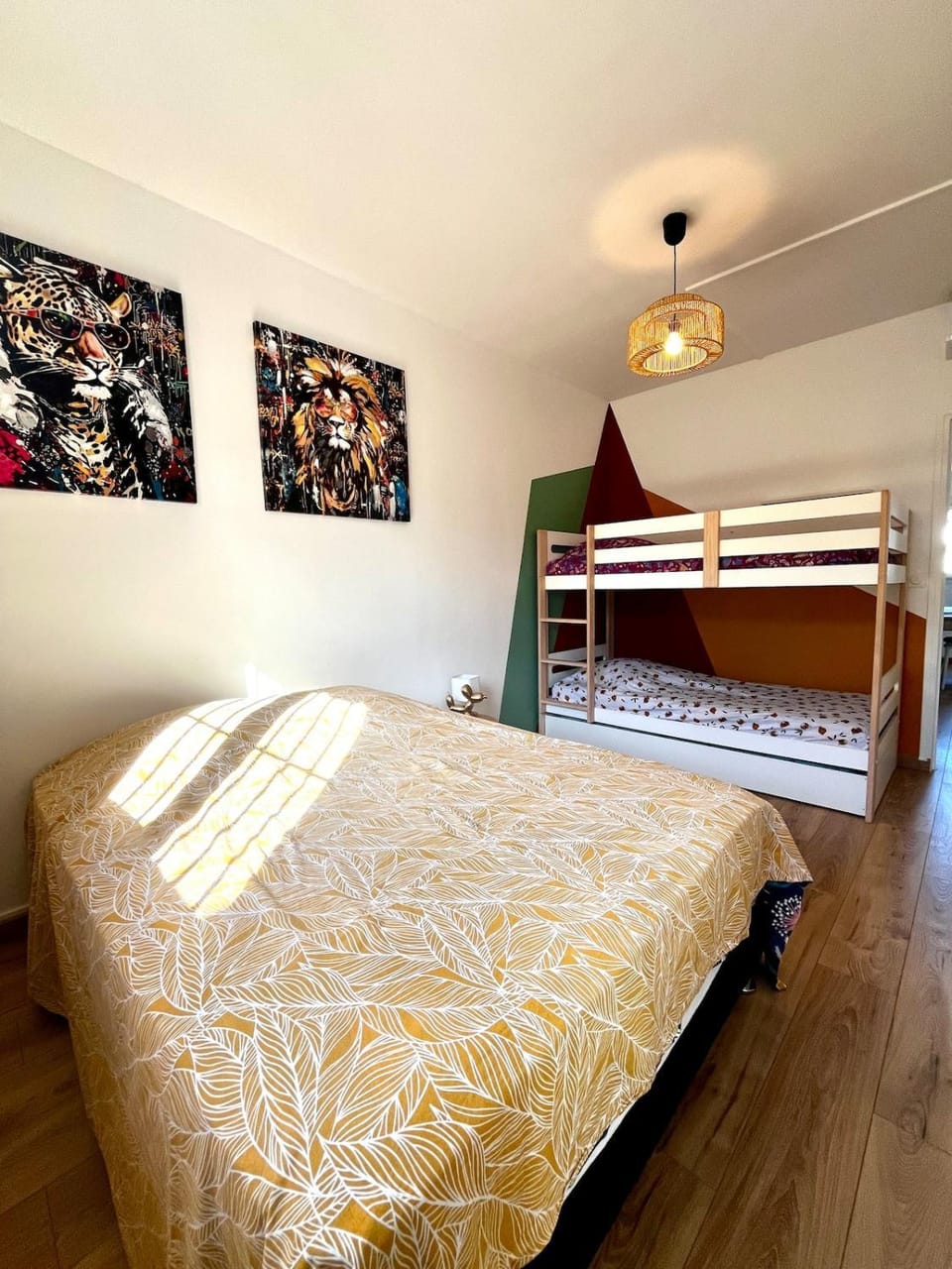 Bed, Photo of the whole room, Bedroom