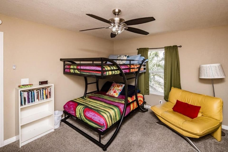 Desert Dreaming Pool Fire Pit Game Room House in Lake Havasu City
