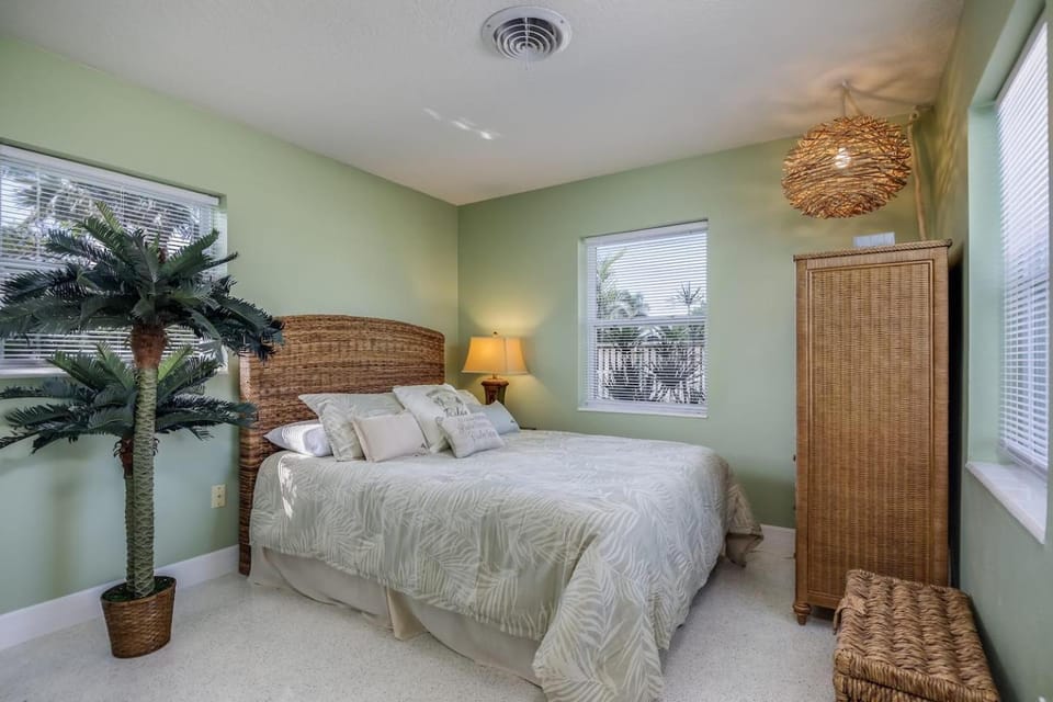 Castaway Cottage paradise at the beach! House in Melbourne