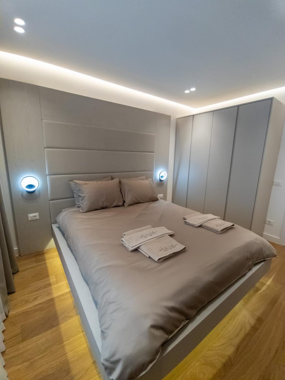 Bed, Photo of the whole room, Bedroom, towels, wardrobe