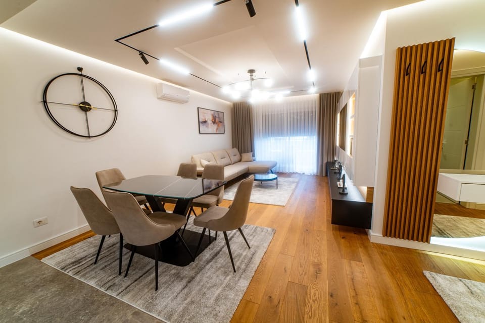 Bed, Living room, Photo of the whole room, Seating area, Dining area, Bedroom