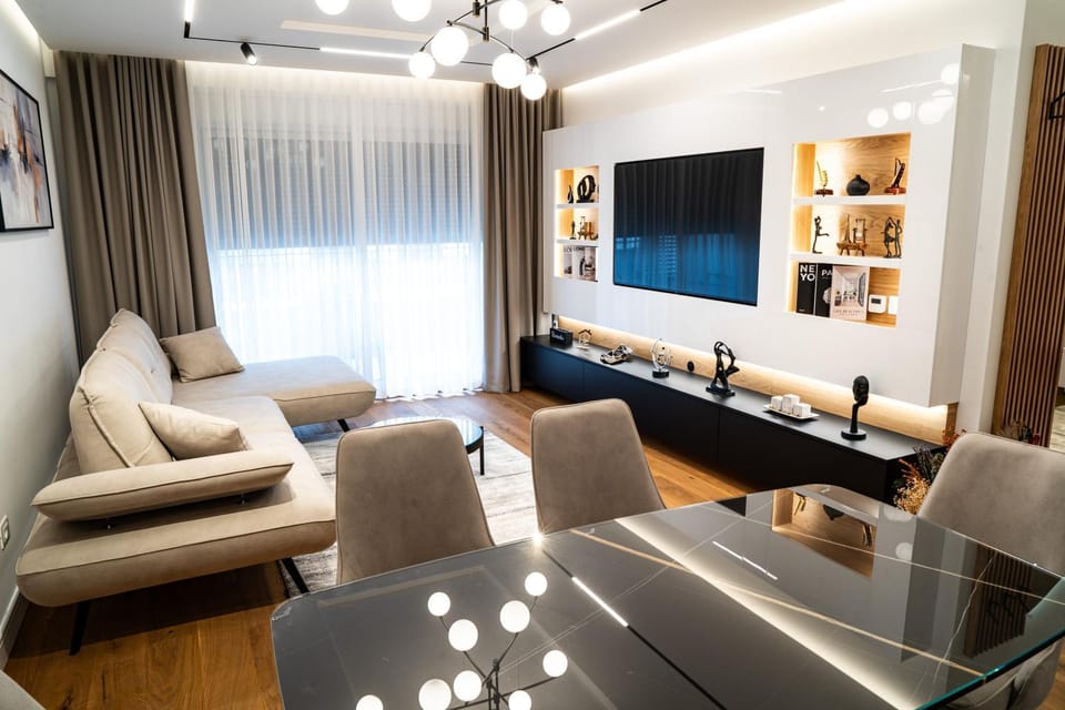 Communal lounge/ TV room, TV and multimedia, Living room, Seating area, Evening entertainment