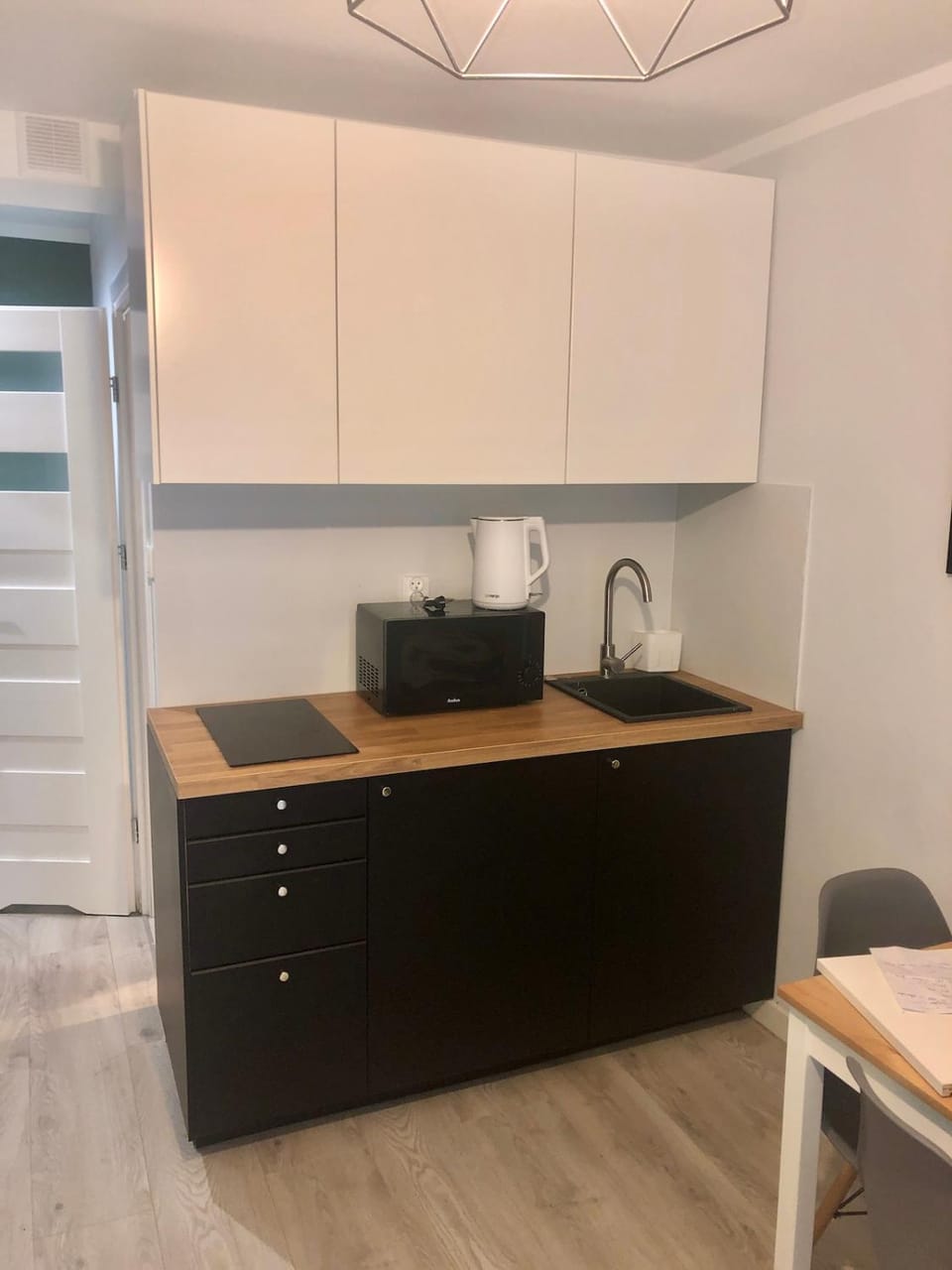 Coffee/tea facilities, Kitchen or kitchenette, minibar, stove