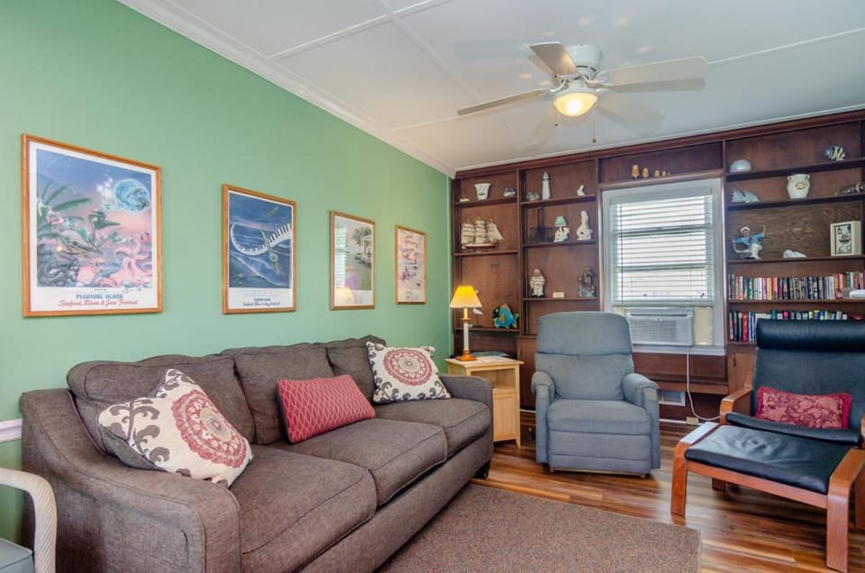 The Sandpiper Hidden Treasure Inn Room by Bryant Real Estate House in Kure Beach