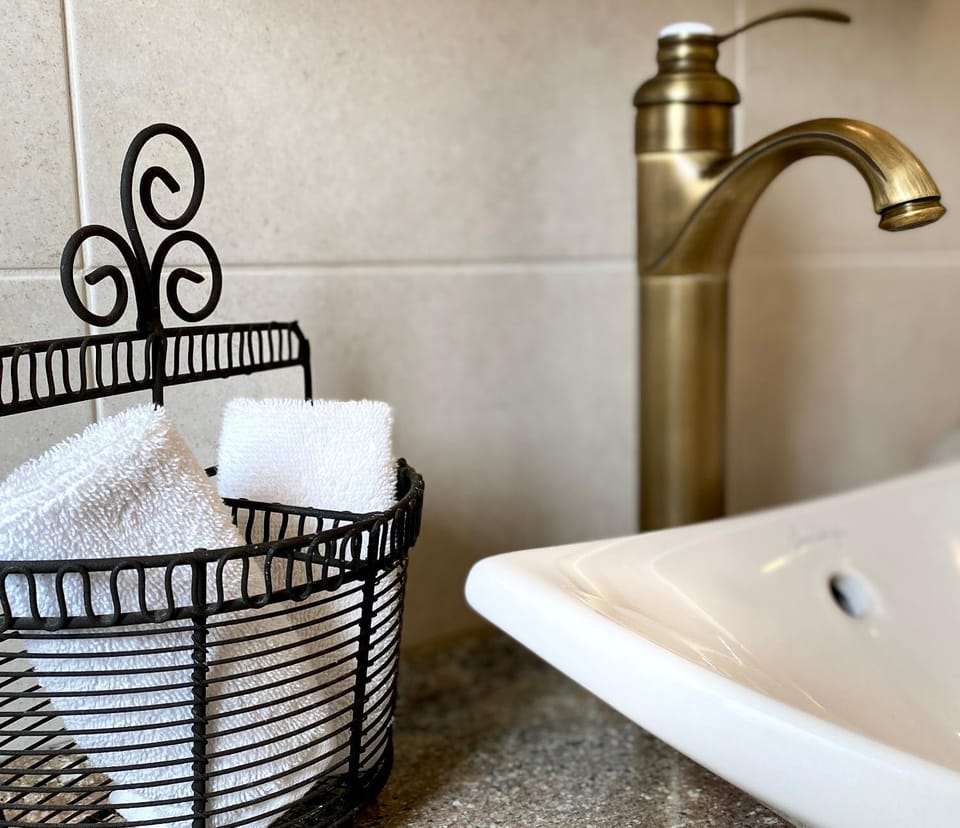 Bathroom, Decorative detail