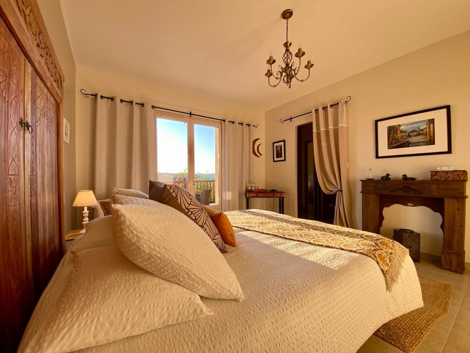 Bed, Balcony/Terrace, Photo of the whole room, Bedroom, City view, Garden view