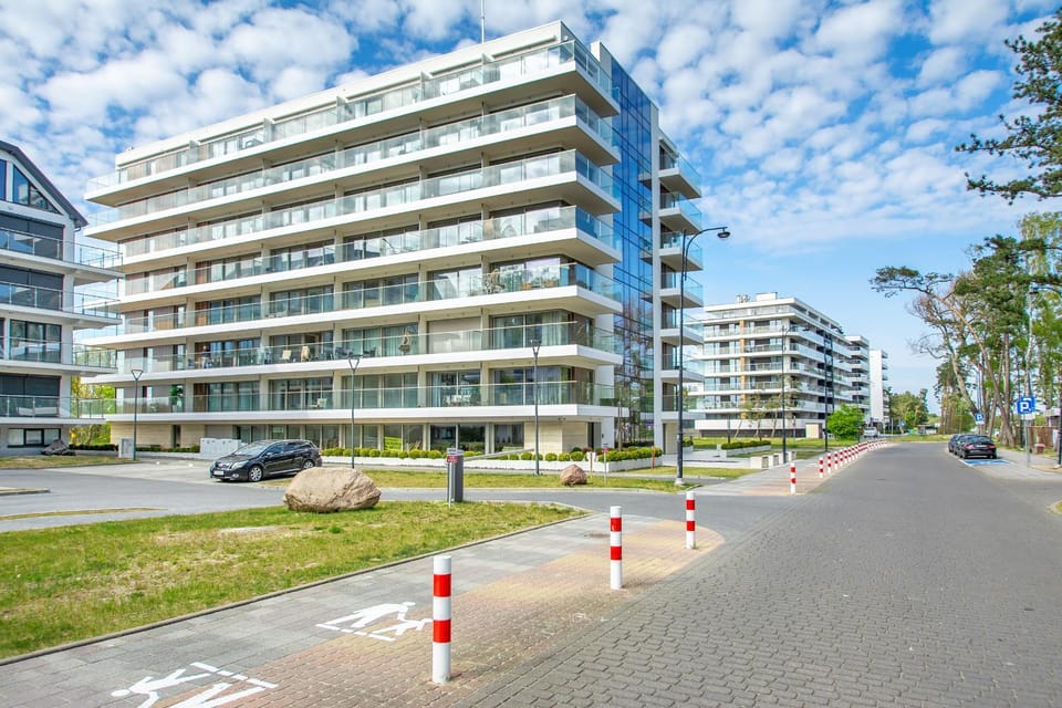 Property building, Day, Neighbourhood, Location