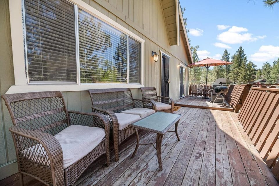 Modern Lake Cabin for Family, Friends and Pets! Cabin in Big Bear