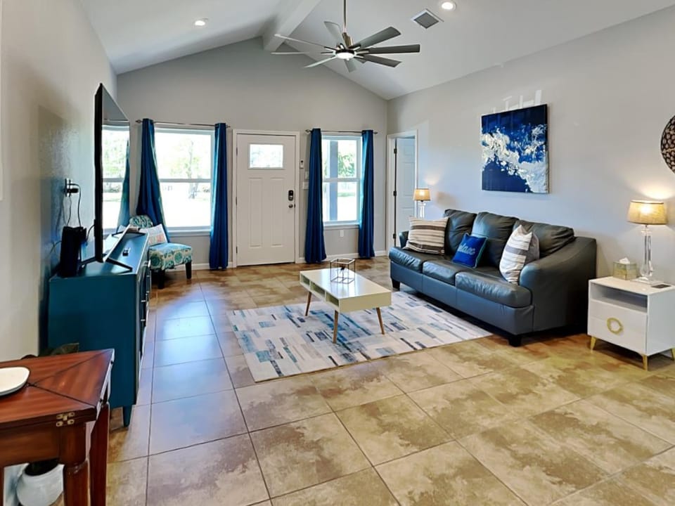 TV and multimedia, Living room, Seating area, furniture