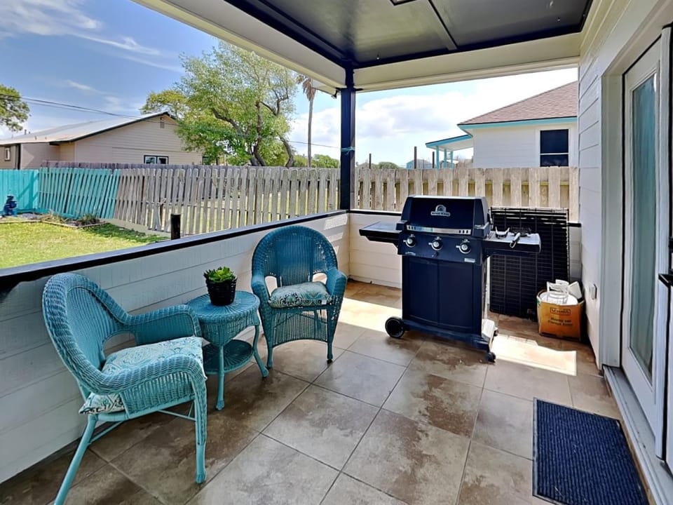 Patio, BBQ facilities, Seating area