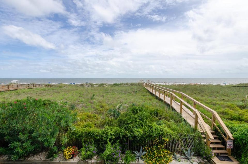 Beach Bound by Bryant Real Estate House in Carolina Beach