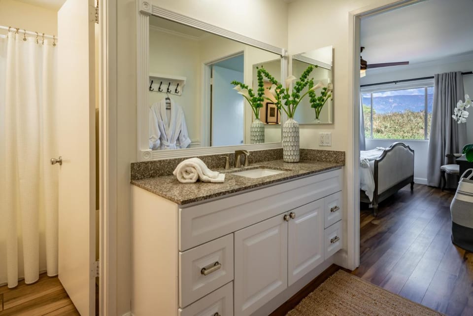Bed, Bathroom, Bedroom, towels