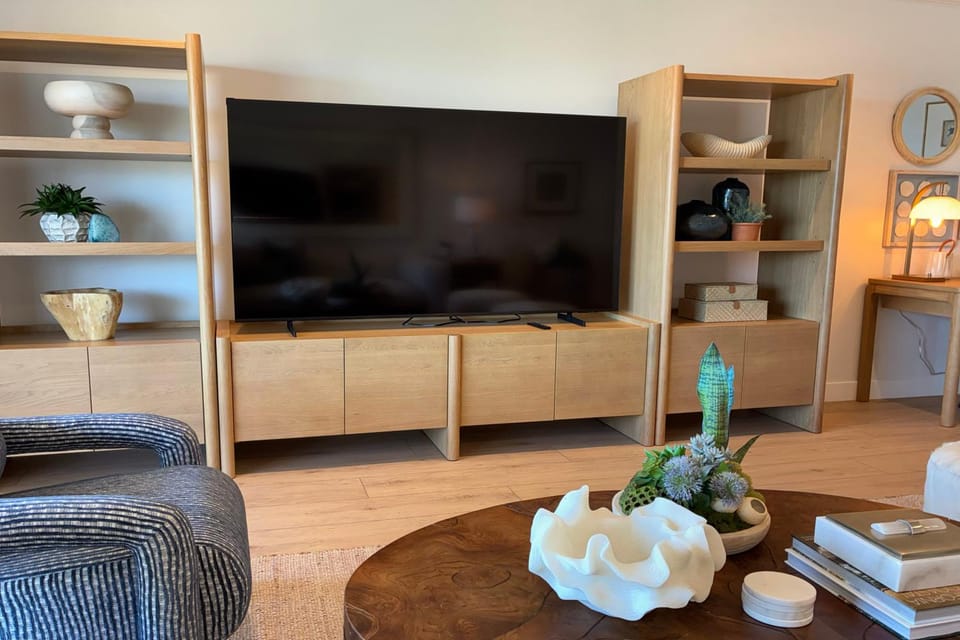 TV and multimedia, Living room, Seating area, furniture