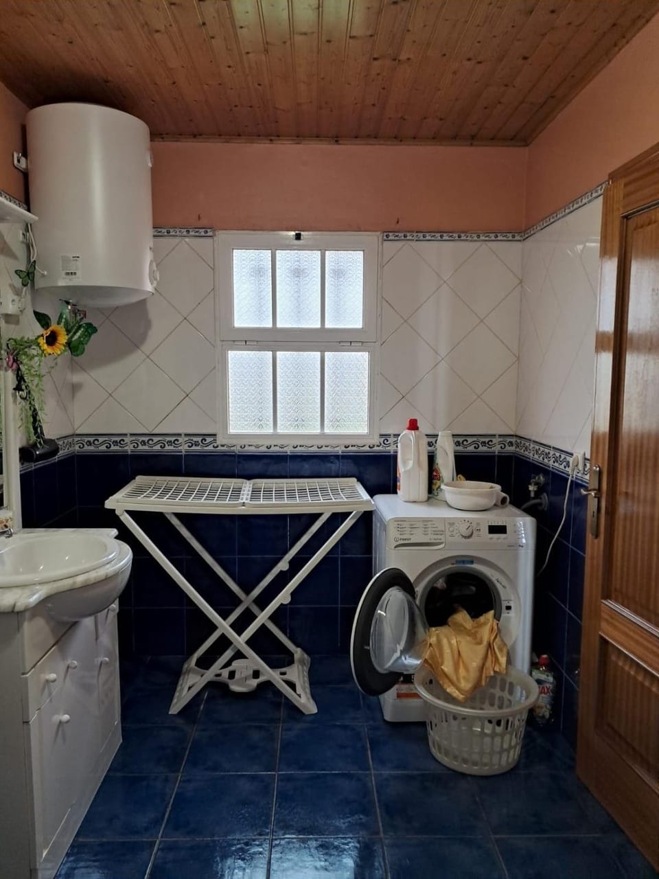 Bathroom, washing machine
