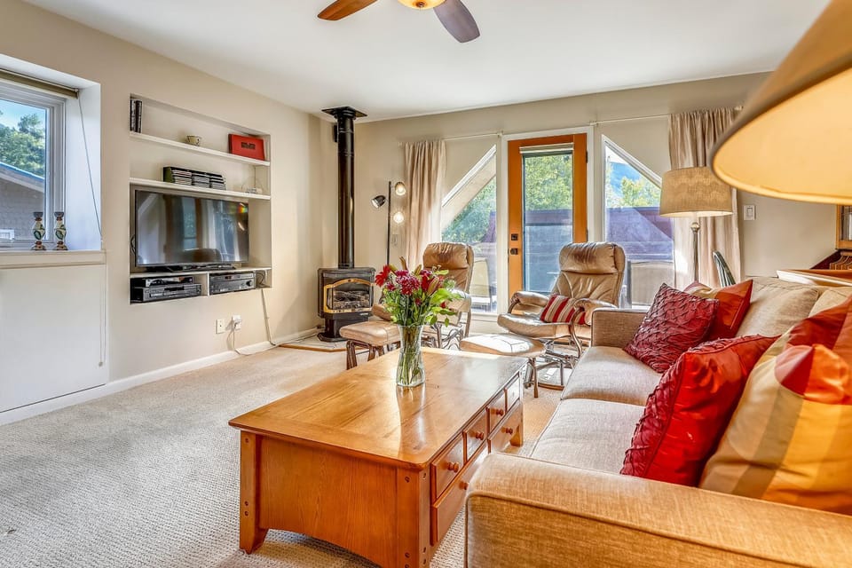 Aspen Townhome with Deck - Restaurant Row Apartment in Aspen
