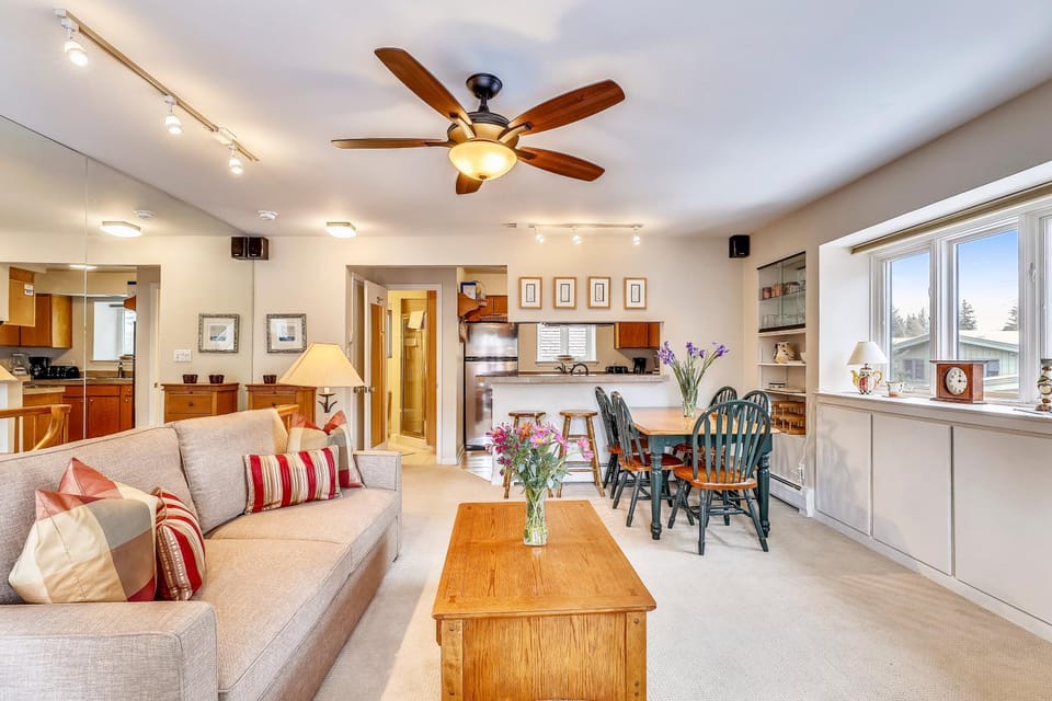 Aspen Townhome with Deck - Restaurant Row Apartment in Aspen
