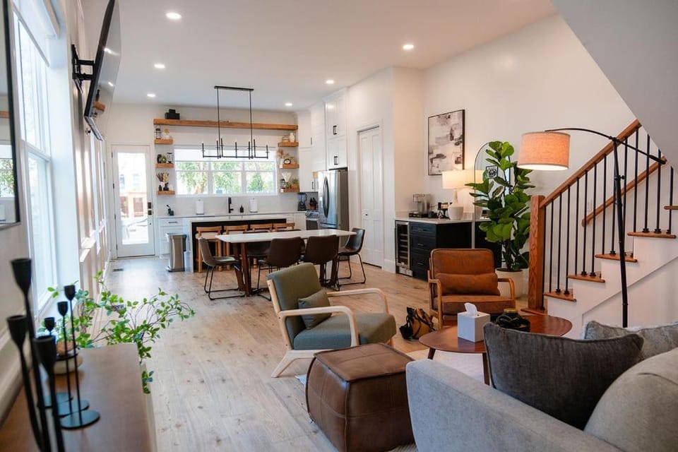 Luxury Spa Retreat Sauna, Hot Tub and Fire Pit House in East Nashville