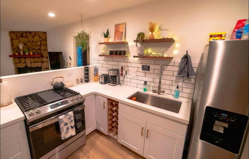 Lincoln Log Cabin Renovated Near Attractions Cabin in Southern California