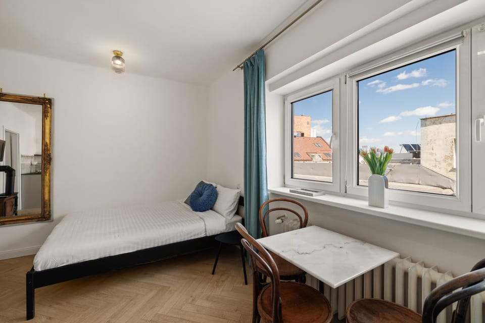 Bed, Living room, Dining area, Bedroom