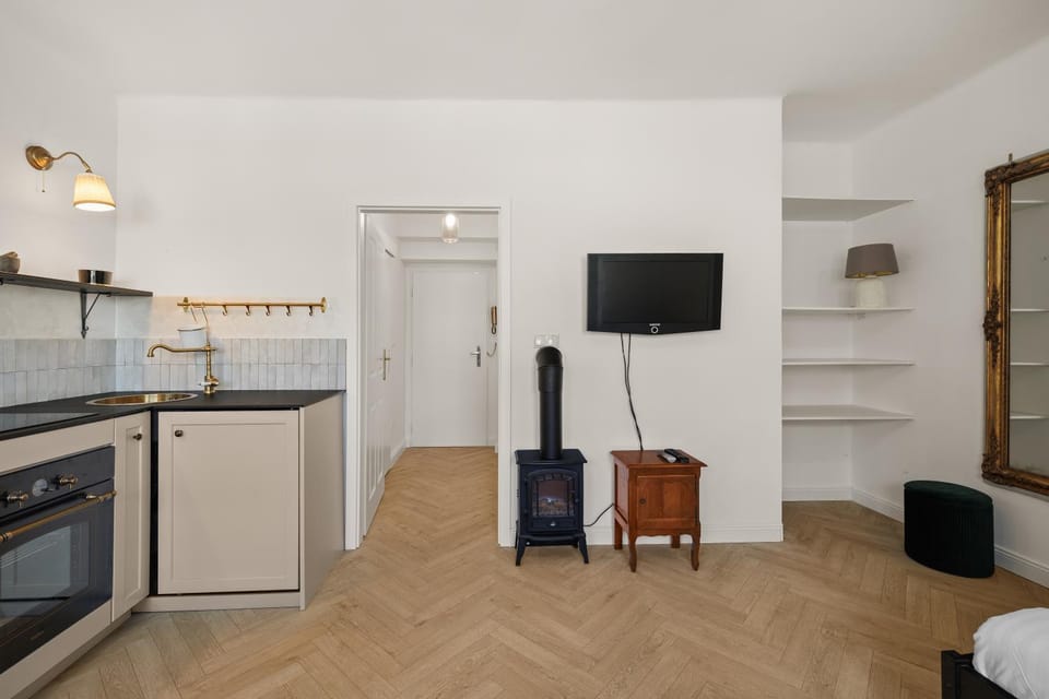TV and multimedia, Kitchen or kitchenette, oven