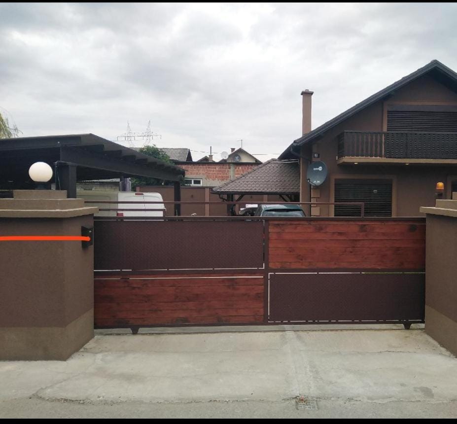Property building, Day