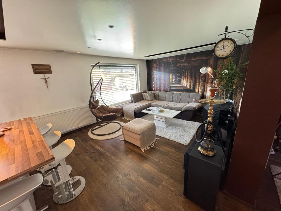 Living room, Photo of the whole room, Seating area