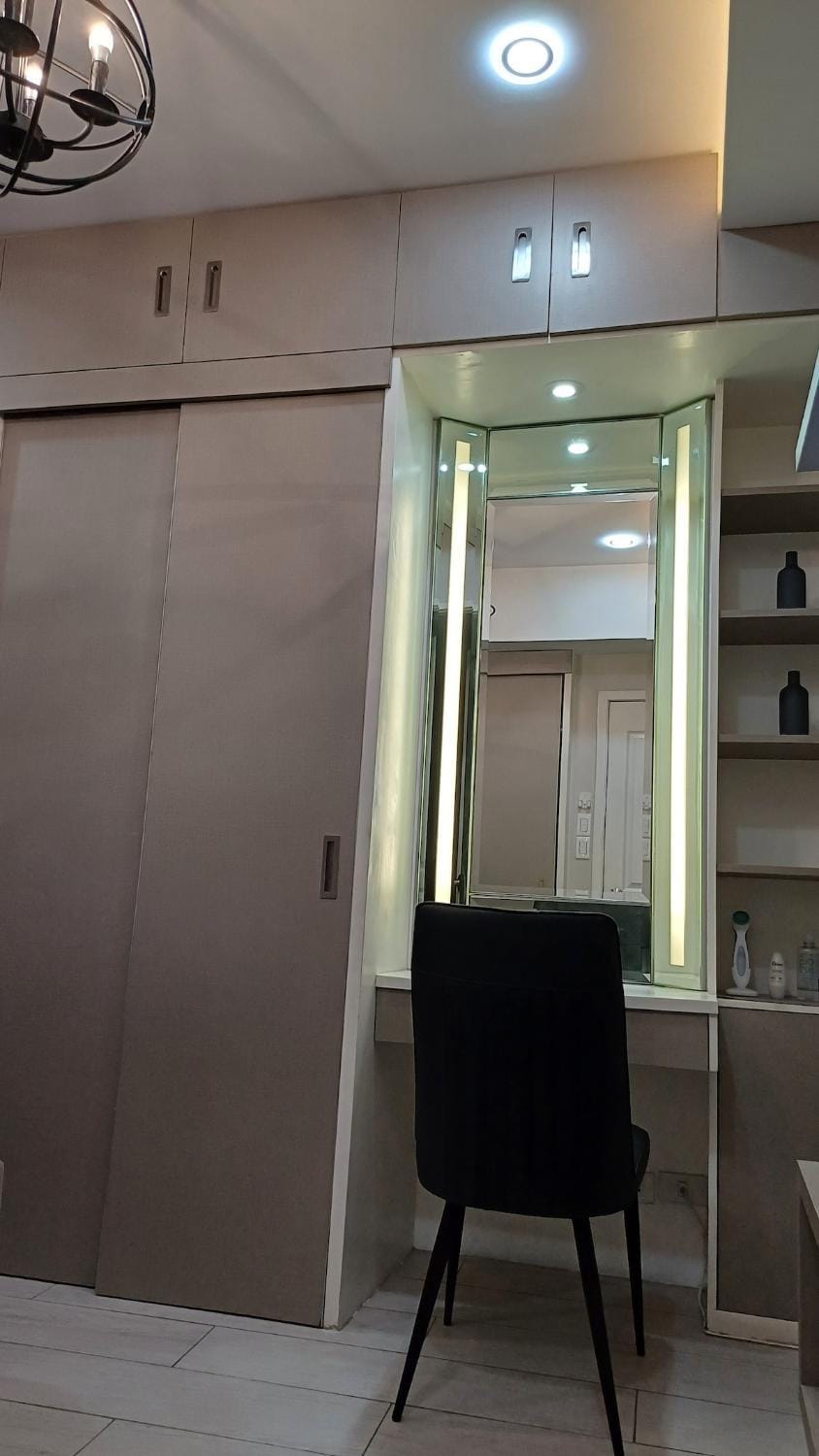 1 Master BR with full bathroom and JET TUB plus 2nd BR with full bathroom Elegant fully furnished with hotel feels Apartment in Mandaluyong