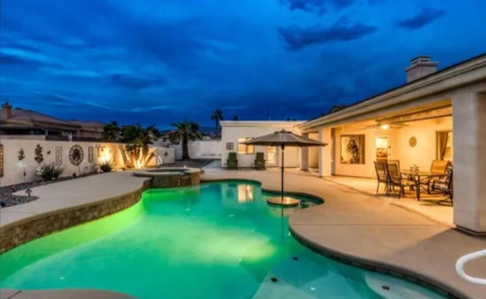 NEW Paradise Island Pool Spa Central House in Lake Havasu City