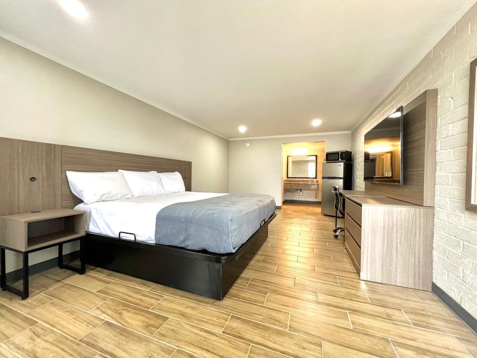 Economy Suites Extended Stay Hotel in Tulsa