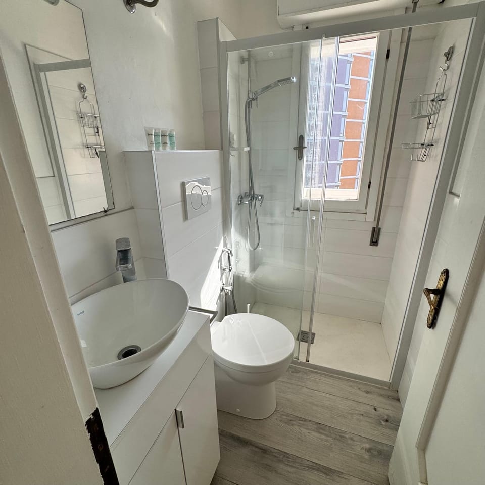 Shower, Toilet, Bathroom, Bath