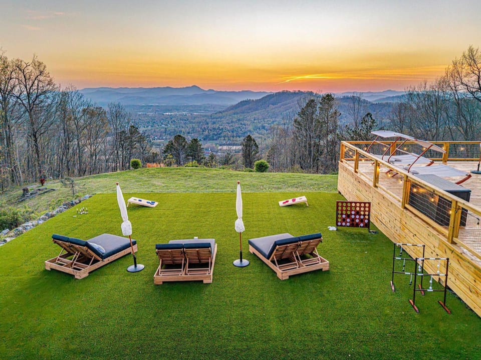The Albatross Estate & Golf Links House in Buncombe County